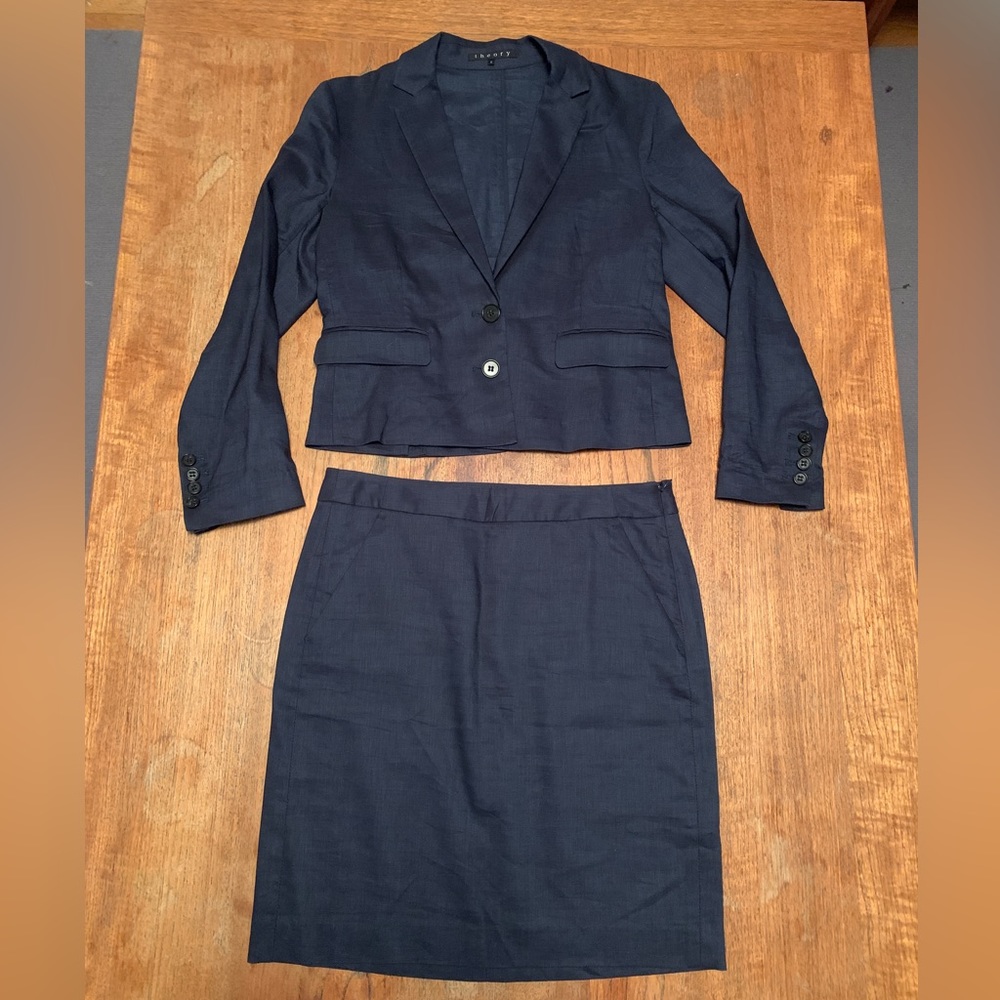 Theory - Lightweight Skirt-suit - Size 4 - Navy Blue